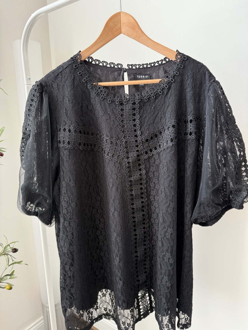 Torrid Black Crochet Lace Puff Sleeve Top Size 3 US 22-24 New With Tags